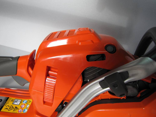 Декомпрессор професійної бензопили Хускварна 545