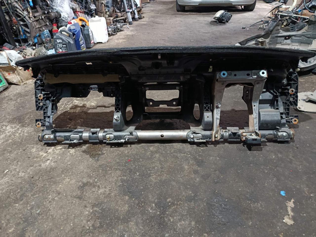 Вітаю зацікавлених на авто розборці Чемпіон !!!<br />
 Предметом оголошення є&nbsp;Крило Переднє Праве Vw Jetta LA3H Golf 5 Combi 1K5821022A<br />
 Фактичний стан на фото. Гарантія 14 днів на встановлення та перевірку<br />
 Висилаємо по всій Україні по передоплаті на транспортні витрати!<br />
 Наявність та асортимент на складі постійно змінюються.<br />
 Точні деталі уточняйте по телефону +380973363743 — фото 3