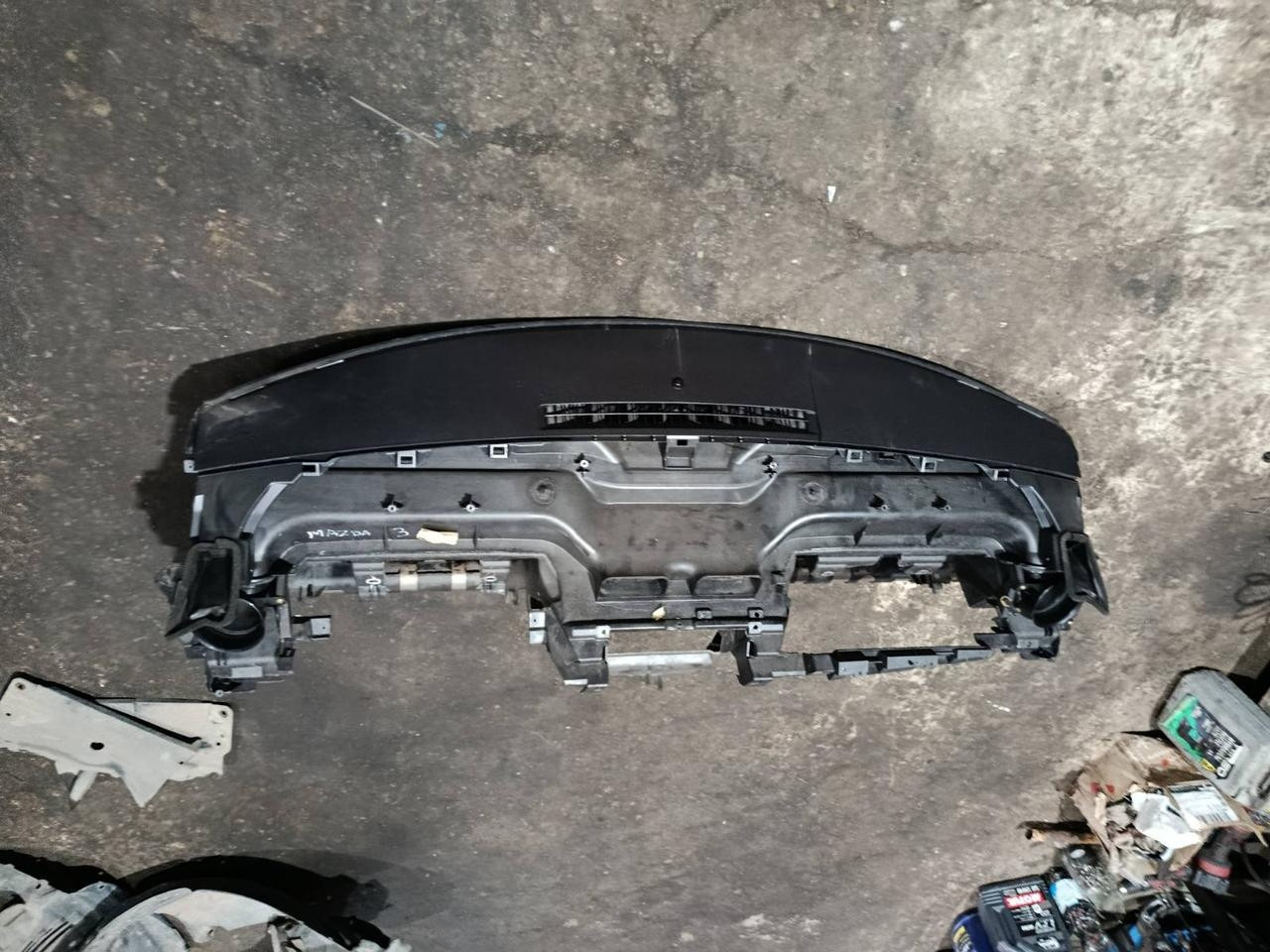 Вітаю зацікавлених на авто розборці Чемпіон !!!<br />
 Предметом оголошення є&nbsp;Крило Переднє Праве Vw Jetta LA3H Golf 5 Combi 1K5821022A<br />
 Фактичний стан на фото. Гарантія 14 днів на встановлення та перевірку<br />
 Висилаємо по всій Україні по передоплаті на транспортні витрати!<br />
 Наявність та асортимент на складі постійно змінюються.<br />
 Точні деталі уточняйте по телефону +380973363743 — фото 1