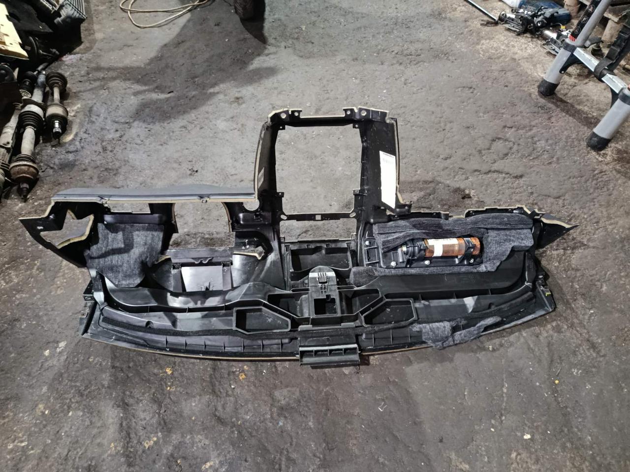 Вітаю зацікавлених на авто розборці Чемпіон !!!<br />
 Предметом оголошення Торпедо Mercedes A Klass W169 Панель Торпеда A1696800787&nbsp;<br />
 Фактичний стан на фото. Гарантія 14 днів на встановлення та перевірку<br />
 Висилаємо по всій Україні по передоплаті на транспортні витрати!<br />
 Наявність та асортимент на складі постійно змінюються.<br />
 Точні деталі уточняйте по телефону +380973363743 — фото 2