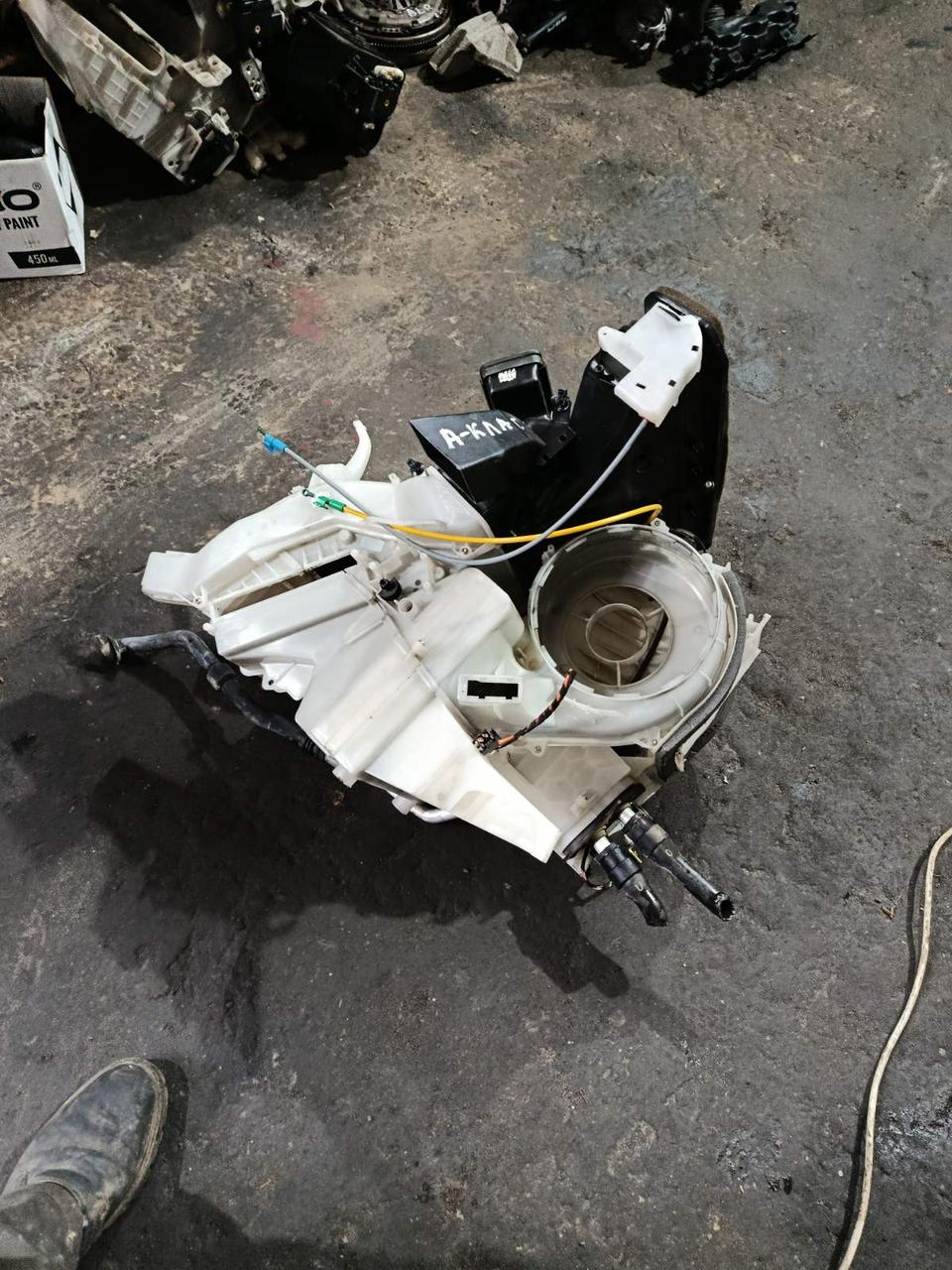 Вітаю зацікавлених на авто розборці Чемпіон !!!<br />
 Предметом оголошення є&nbsp;Корпус Пічки Mercedes A class W169<br />
 Фактичний стан на фото. Гарантія 14 днів на встановлення та перевірку<br />
 Висилаємо по всій Україні по передоплаті на транспортні витрати!<br />
 Наявність та асортимент на складі постійно змінюються.<br />
 Точні деталі уточняйте по телефону +380973363743 — фото 6