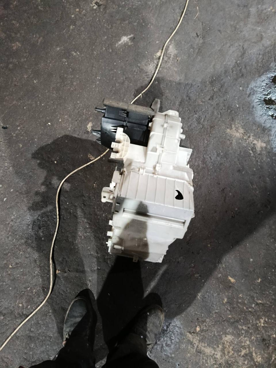 Вітаю зацікавлених на авто розборці Чемпіон !!!<br />
 Предметом оголошення є&nbsp;Корпус Пічки Mazda 3 BK 06 - 09<br />
 Фактичний стан на фото. Гарантія 14 днів на встановлення та перевірку<br />
 Висилаємо по всій Україні по передоплаті на транспортні витрати!<br />
 Наявність та асортимент на складі постійно змінюються.<br />
 Точні деталі уточняйте по телефону +380973363743 — фото 5