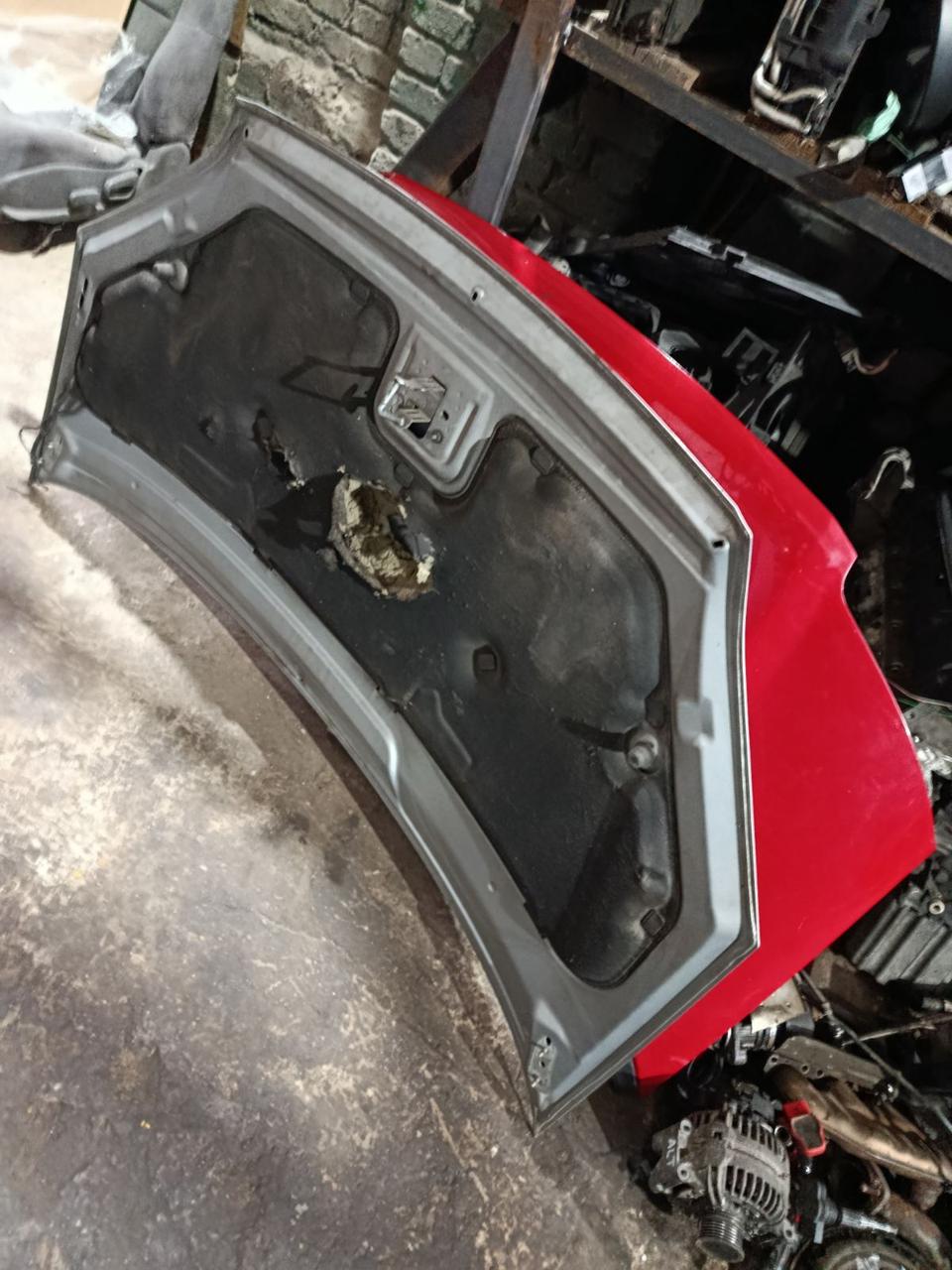 Вітаю зацікавлених на авто розборці Чемпіон !!!<br />
 Предметом оголошення є&nbsp;Капот Ford Focus C Max До Рестайлінг 1252640 1372089<br />
 Фактичний стан на фото. Гарантія 14 днів на встановлення та перевірку<br />
 Висилаємо по всій Україні по передоплаті на транспортні витрати!<br />
 Наявність та асортимент на складі постійно змінюються.<br />
 Точні деталі уточняйте по телефону +380973363743 — фото 4