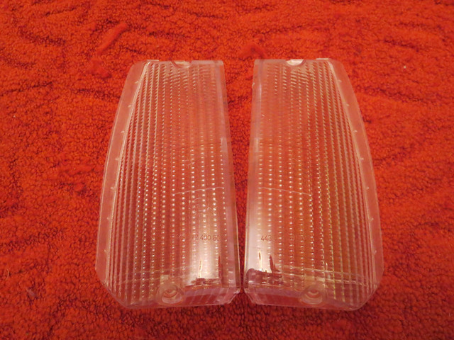 стёкла повторителя поворота белые на Таврию,Славуту. 54 грн пара.. стёкла повторителя поворота белые на Таврию,Славуту. 54 грн пара..