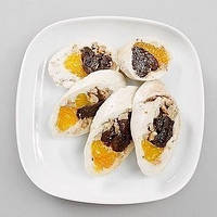 Паровий курячий рулет з мандаринами і чорносливом