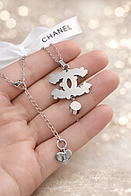 Набір прикрас у стилі Шанель сережки та ланцюжок сріблясті : аксесуари Chanel