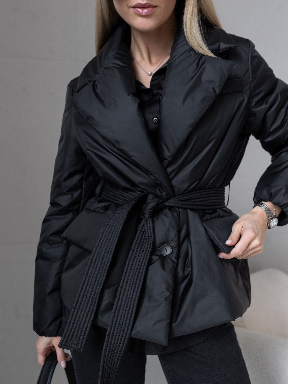 Жіноча чорна куртка з поясом і коміром 54, фото 1