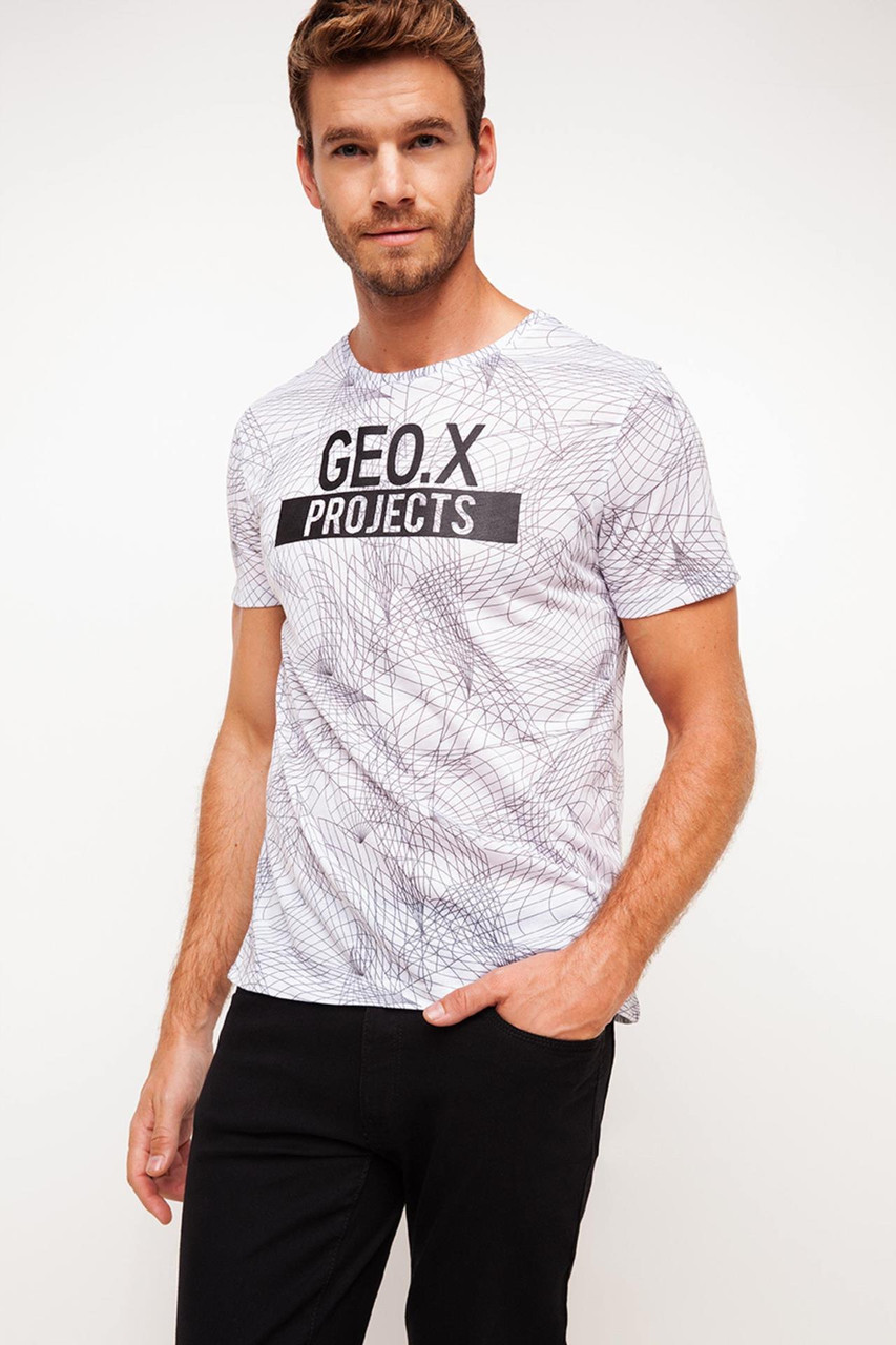 Чоловіча футболка De Facto білого кольору з написом Geo.X Projects