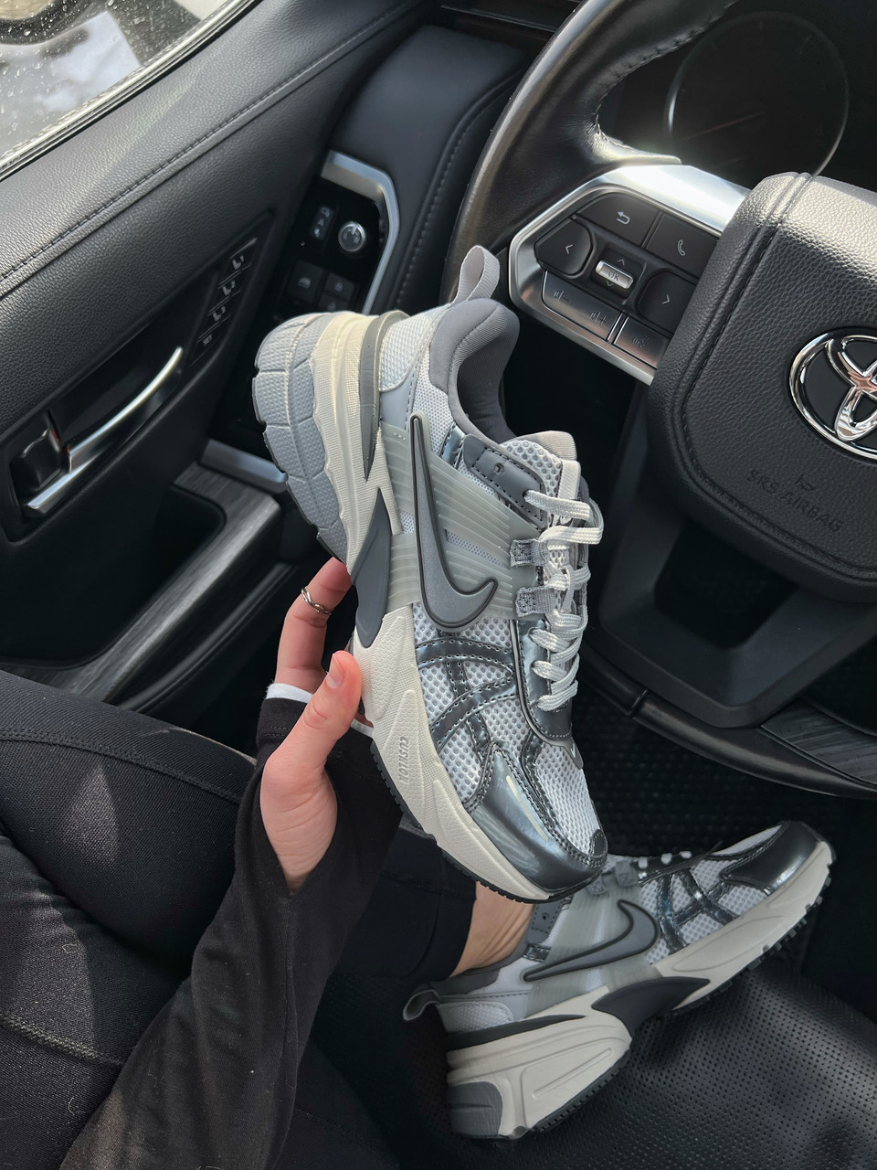 Nike V2K Run 'Pure Platinum Wolf Grey' Premium, фото 1