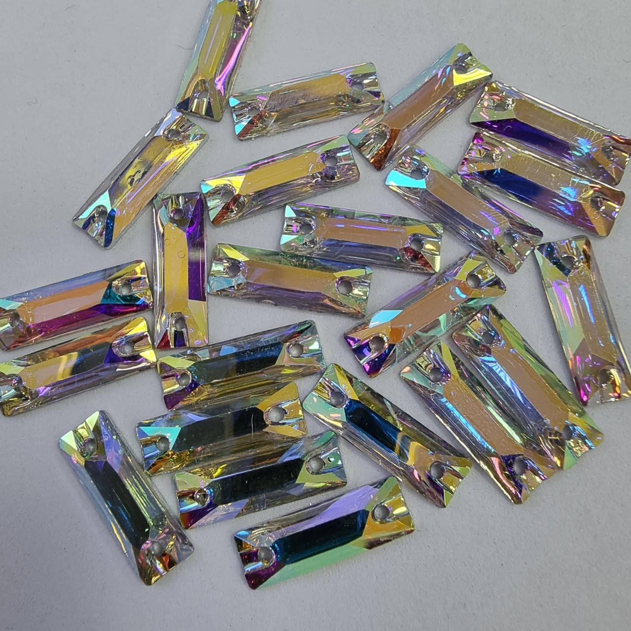 

Стразы пришивные Багет 6x18мм. Акрил Crystal AB