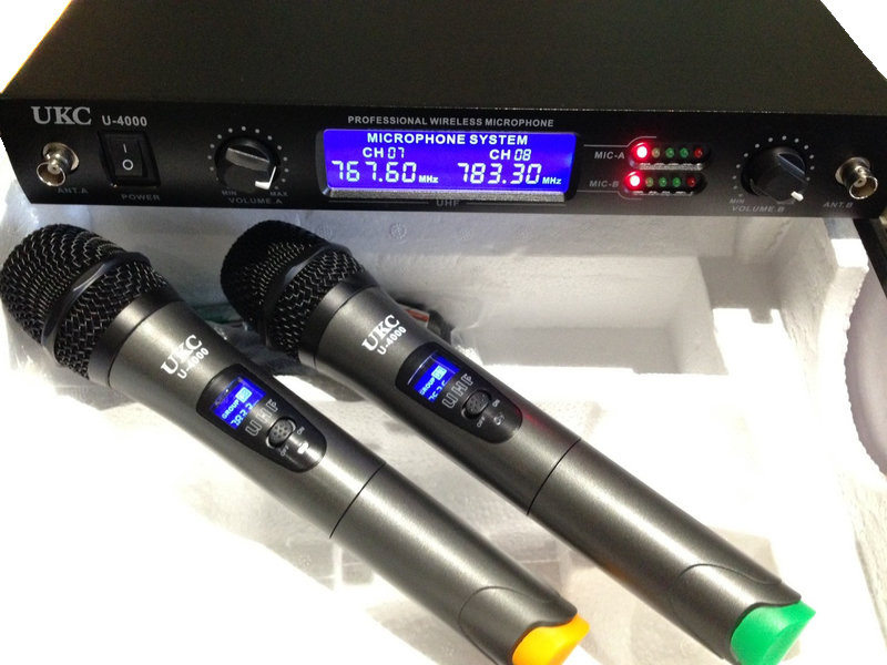 Радиосистема UKC UHF U-4000 2 беспроводных микрофона - фото 3 - id-p497898338