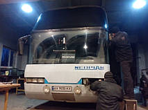 Изготовление и замена нижнего лобового стекла на автобусе Neoplan 116 в Никополе (Украина) 6