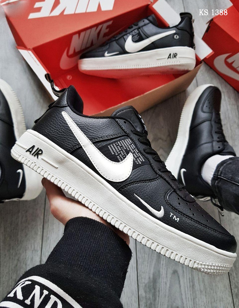 Nike Air Force 1 LV8 (чорно/білі) 44