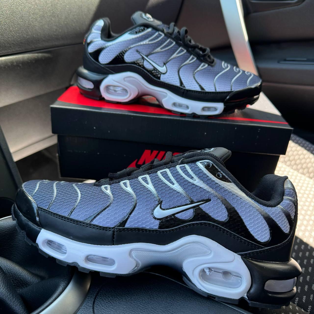 Nike air max TN plus black white 42