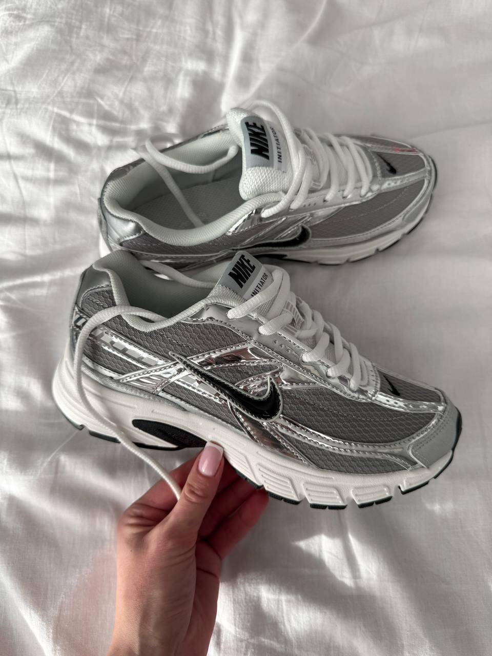 Nike Initiator silver black 38