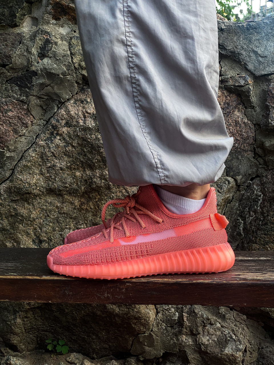 Adidas Yeezy Boost 350 V2 Coral (Рефлективні шнурки) 36