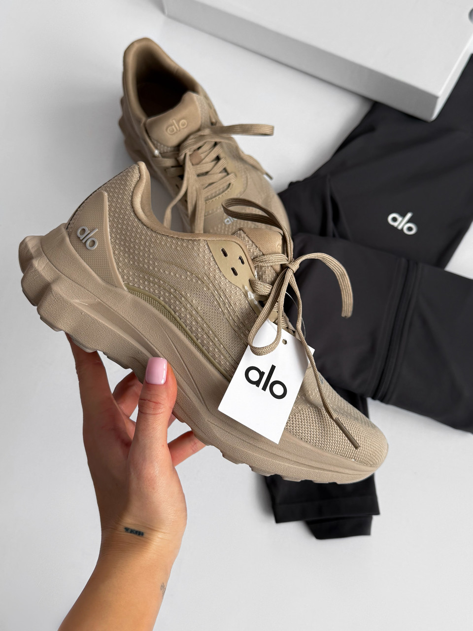 Alo Yoga Runner Beige 38