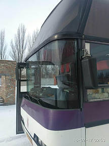 Avtobus Neoplan 116 novoe nizhnee steklo