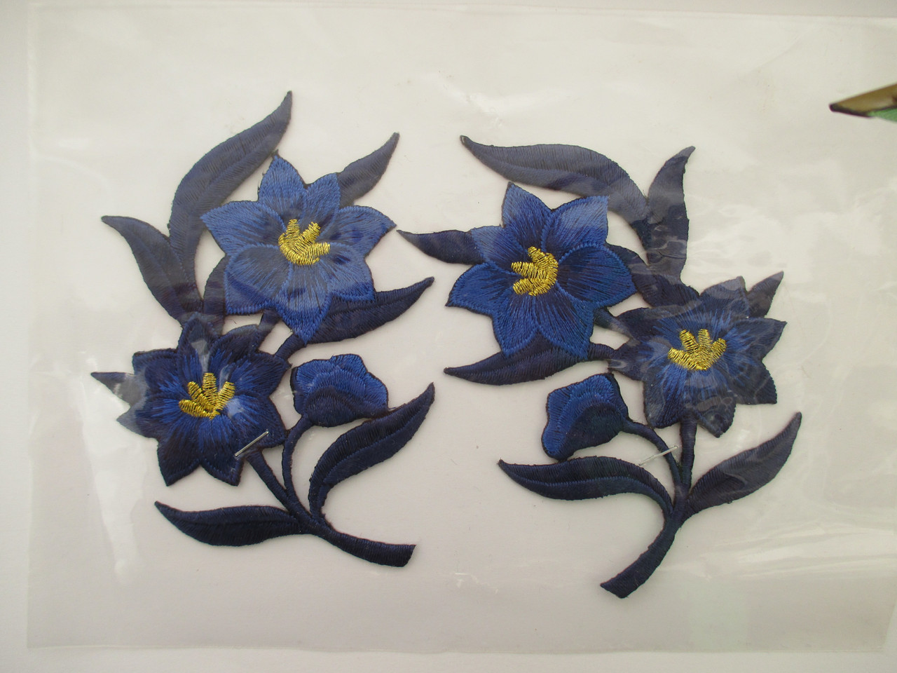 Аплікація вишивка клейова парна "Квіти" темно-сині, 10 см 1пара