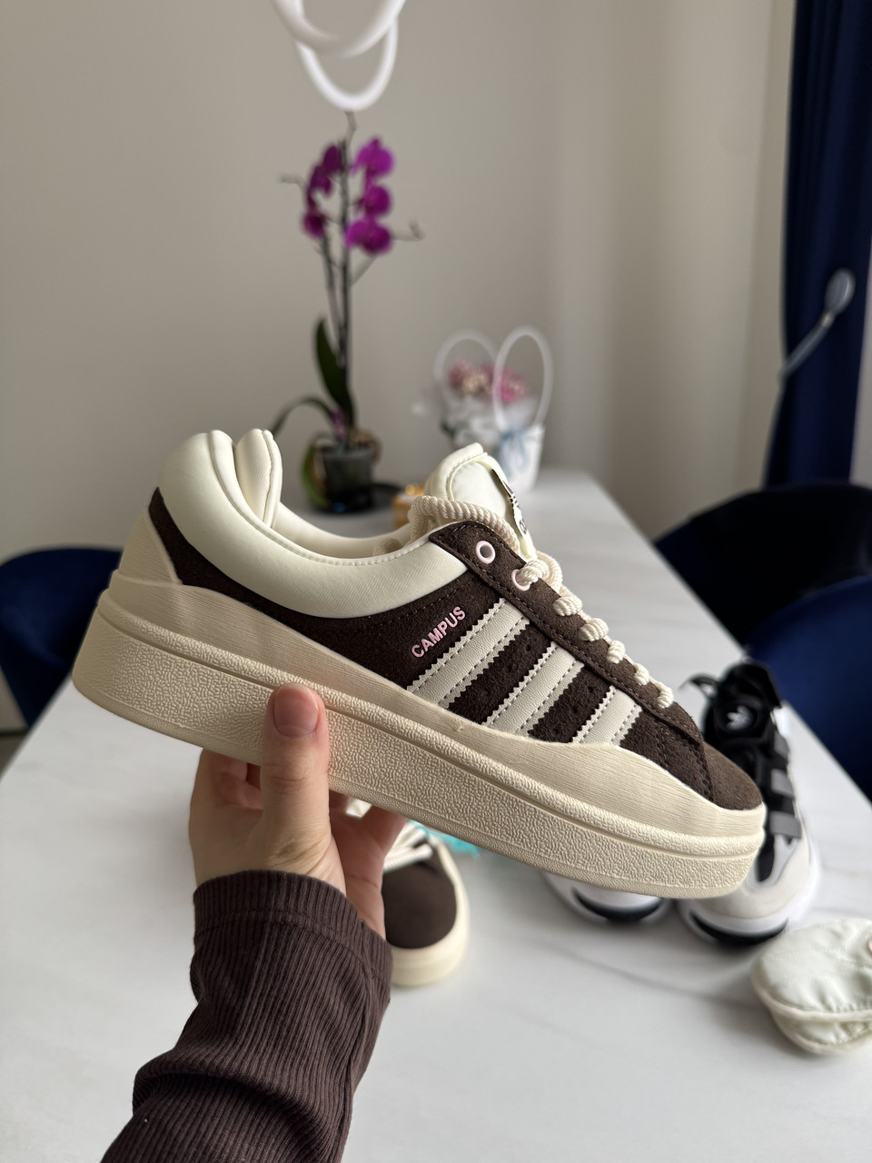 Campus x Bad Bunny Brown/White, фото 1