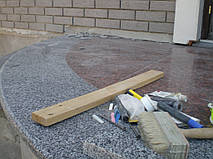 Строительство гранитного крыльца