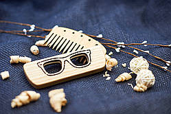 Гребінець в холдері для бороди з натурального дерева "Окуляри"