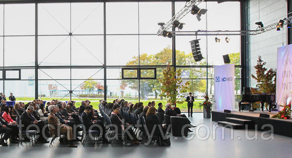 <p>Открыт Европейский исследовательский центр XCMG в немецком городе Дюссельдорф, в котором работаю высококвалифицированные специалисты со всего мира .</p>