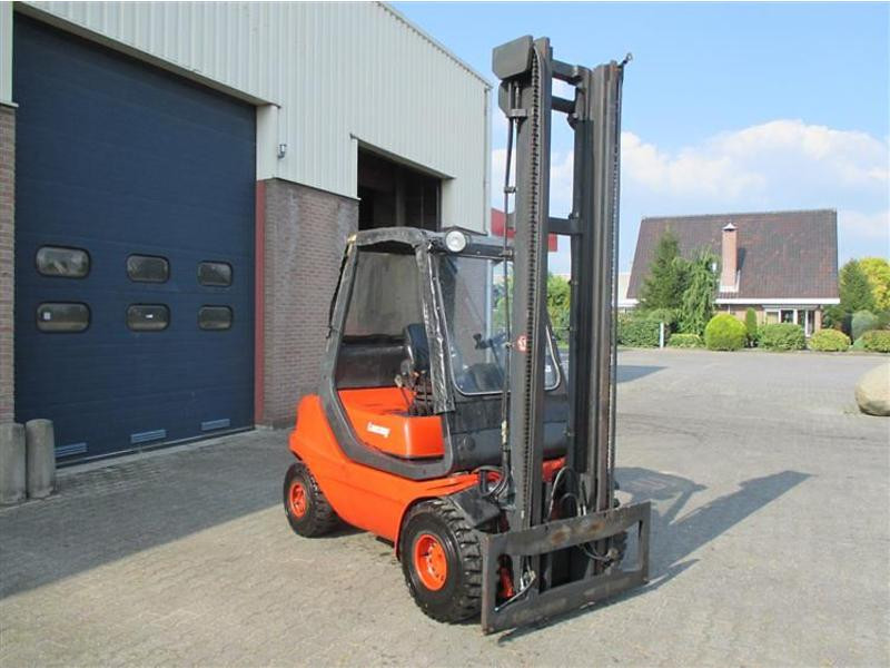 Завантажувач Linde H30T-03