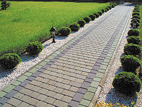 Виготовлення пішохідної доріжки у дворі з бетону