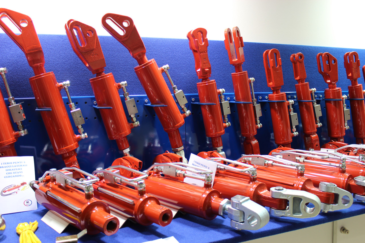 Гідроциліндри екскаваторів,навантажувачів,сільгосптехніки, фото 1