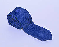 Синий вязанный галстук