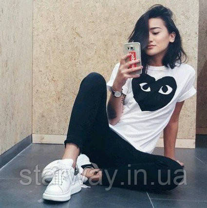 Біла футболка принт comme des garcons | black heart logo