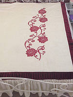 Элемент рисунка с настенного ковра перенесен на покрывало