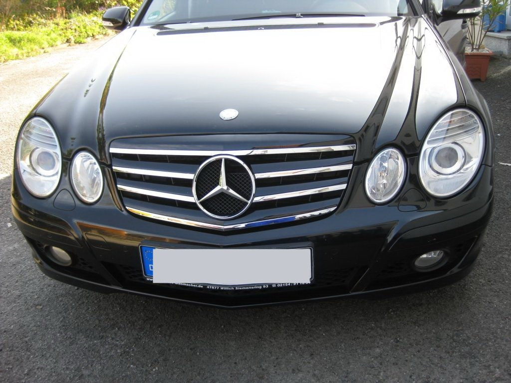 Решітка радіатора Mercedes W211 рестайл в стилі AMG (глянц / хром смужки)