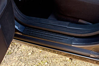 Накладки на внутрішні пороги дверей Opel Astra універсал 2006-2012 р. в. Опель Астра