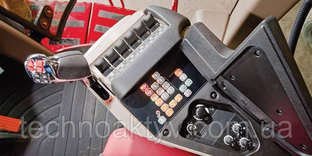 Простые в использовании органы управления. Снижение утомляемости. Эргономичные органы управления на подлокотнике и наглядная информация на угловой стойке повышают производительность оператора. Простые в использовании органы управления. Снижение утомляемости. Эргономичные органы управления на подлокотнике и наглядная информация на угловой стойке повышают производительность оператора.