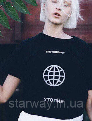 Чорна жіноча футболка | принт спутник 1985 утопия