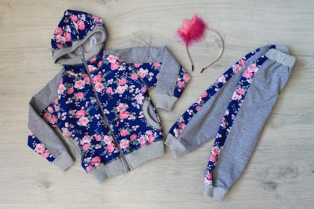 дитячий спортивний костюм для дівчинки квітковий малюнок style-baby.com