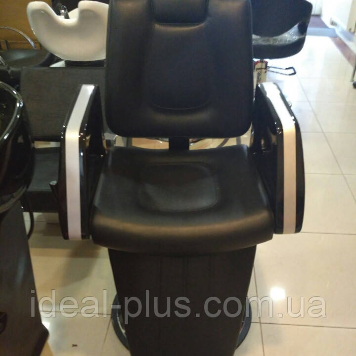 Чоловіче крісло для стриження BARBER B-012