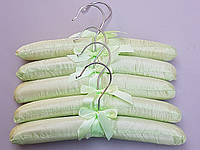 Плечики вешалки тремпеля мягкие сатиновые нежно салатового цвета, длина 25 см