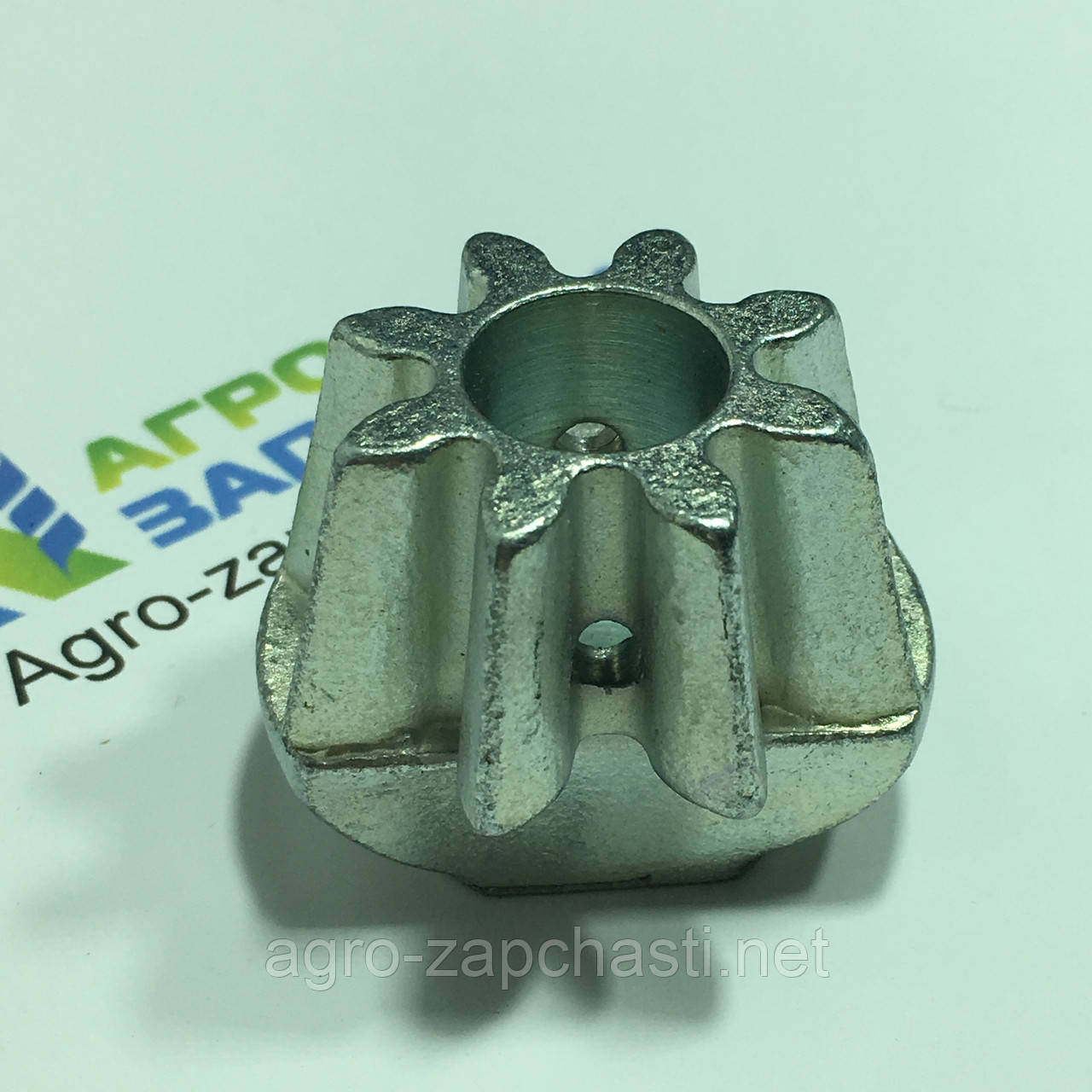 Шестерня z-8 вязального пальця (вузловязателя) прес-підбирача Massey Ferguson 10/8, 15, 15/8, 20/8 (8 зубців)