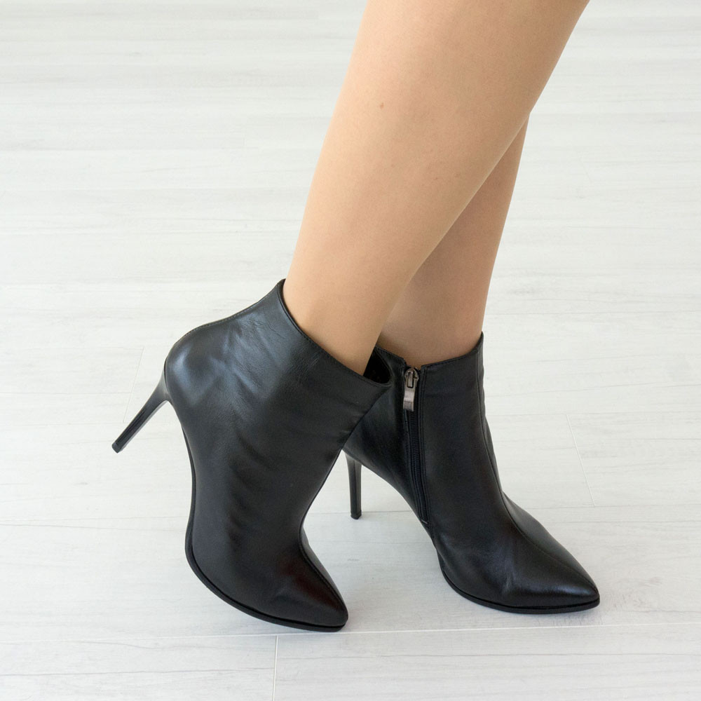 Чорні шкіряні черевики на підборах woman's heel жіночі з загостреним носком