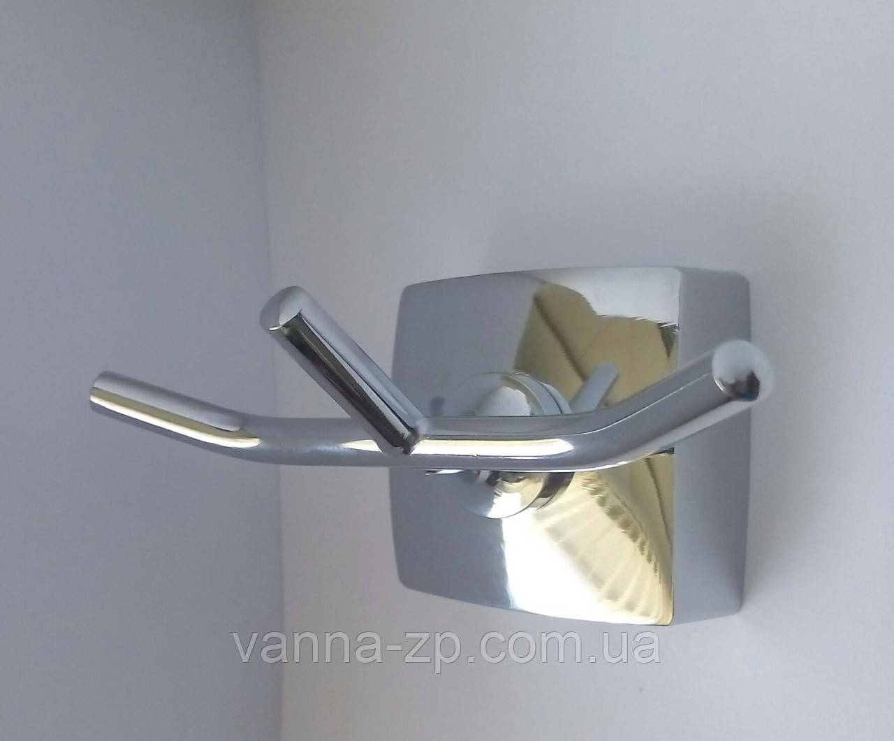 Гачок потрійний для ванної кімнати