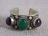 Кольцо "3 камня" с аметистом и зеленым ониксом. Кольца с камнями