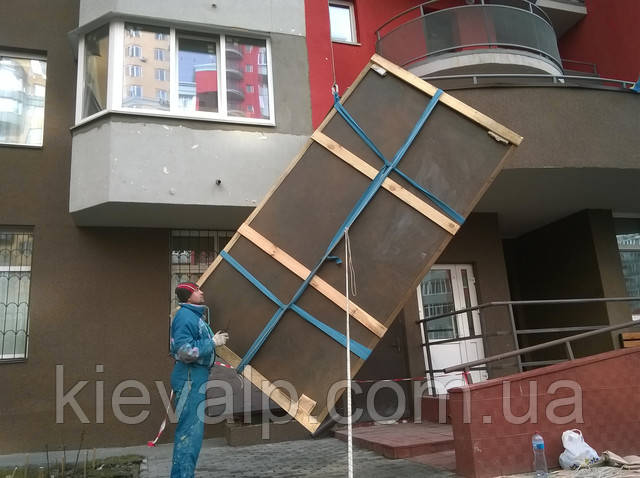 Поднять столешницу груз на крышу в Киеве