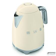 Бежевий чайник Smeg KLF03CREU