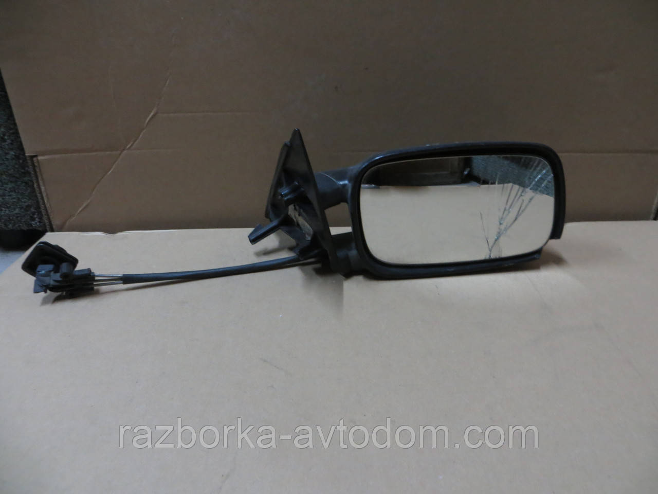 Дзеркало праве (механ) VW Passat B3/B4 (88-97) OE:357857502