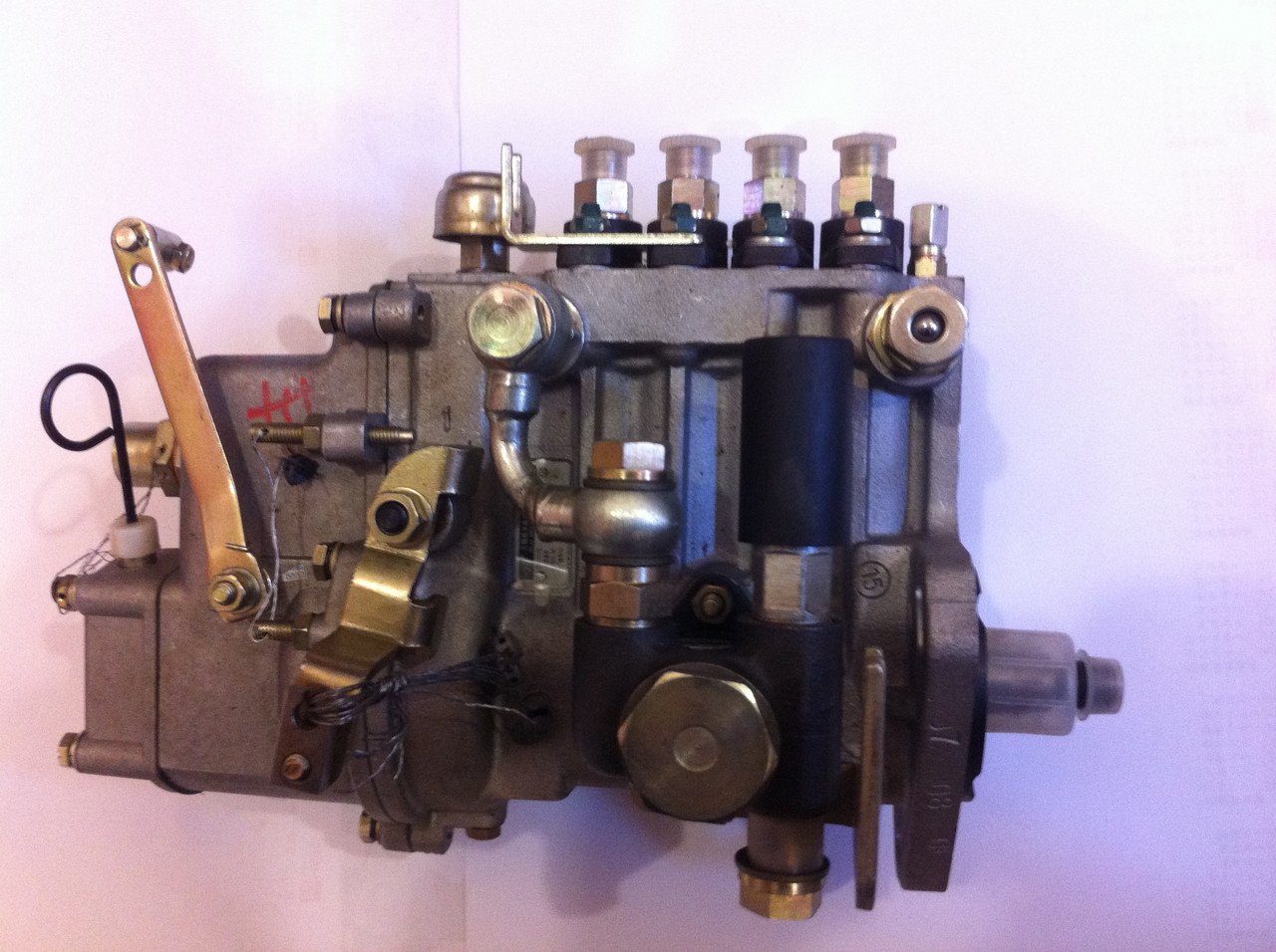 2. топливный насос калдина 210. Td27t механический тнвд. 9 bosch vp44 0470006005. экскаватор тнвд jcb 200 комон райл.