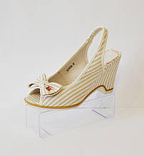 Жіночі бежеві босоніжки Big Star