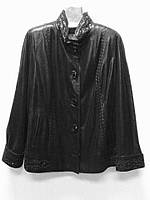 Шкіряна натуральна жіноча куртка на ґудзиках із коміром стійка РОЗМІР+ чорна в бронзовому накаті